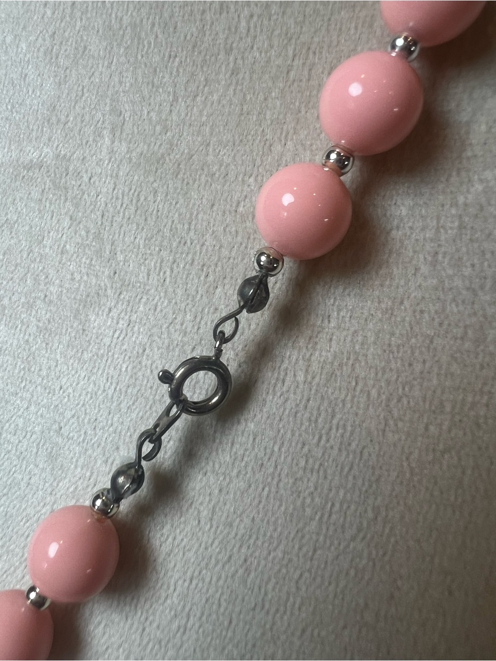 Vintage Acrylic Pink And Silver Beaded Necklace 80’s Retro Modernist Futuristic - Picture 4 of 5